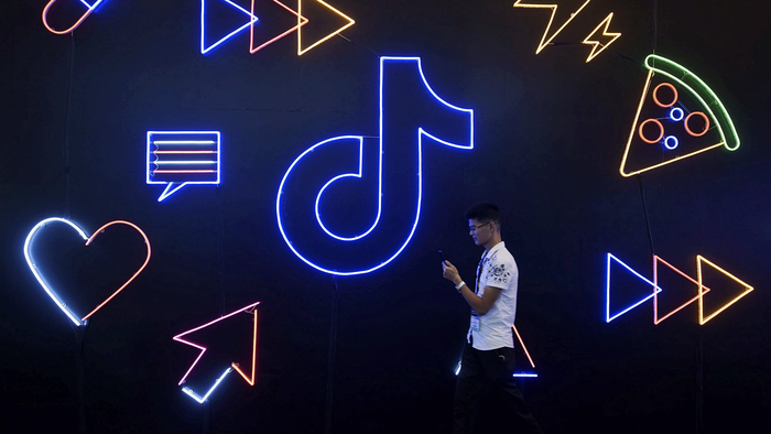 TikTok là ứng dụng video ngắn nổi tiếng của Trung Quốc. (Ảnh: CHINA STRINGER NETWORK/REUTERS)