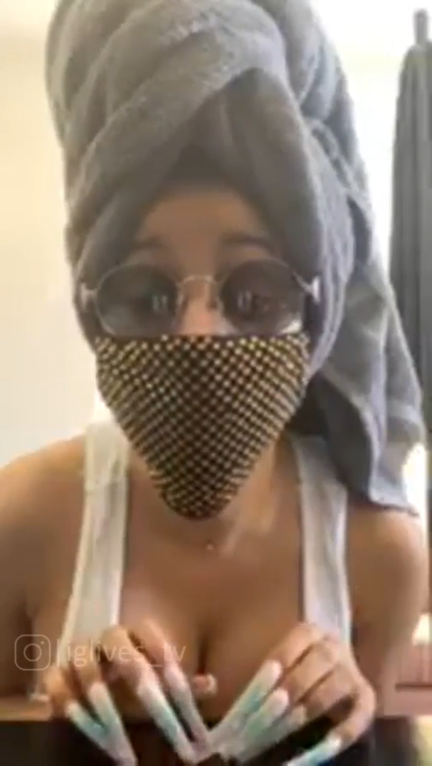 Vẫn là phong cách mùa dịch nhưng là phiên bản toàn hàng hiệu