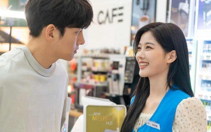 Backstreet Rookie: Ji Chang Wook đưa Kim Yoo Jung trở lại cửa hàng của anh ấy với tư cách là người quản lý cửa hàng tiện lợi Saet Byul Ảnh 2