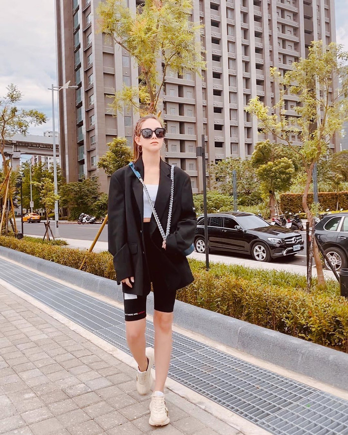Đời thường, Côn Lăng sở hữu gu thời trang năng động, trẻ trung&nbsp;