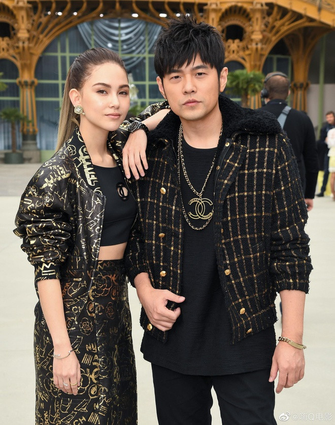 Với danh tiếng nổi như cồn khắp châu Á, Châu Kiệt Luân và vợ là khách mời VIP của nhiều sự kiện thời trang quốc tế.