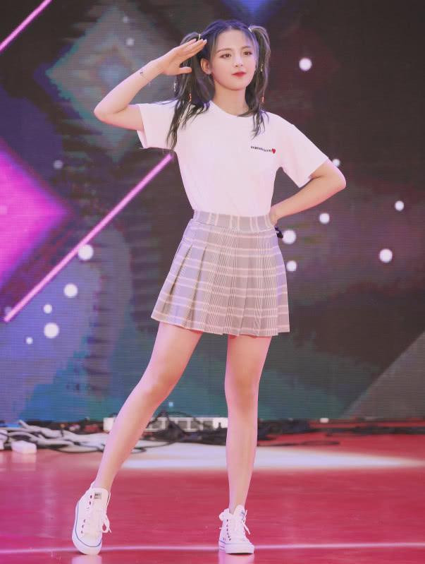 Khi các nghệ sĩ Hoa ngữ 'thi nhau' nhuộm tóc màu xanh: Từ phong cách Âu Mỹ đến đẹp như bước ra từ truyện tranh, thậm chí là phong cách quái gỡ Ảnh 12