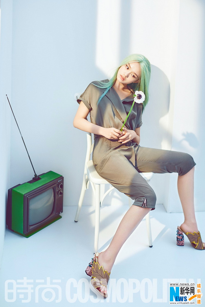 Khi các nghệ sĩ Hoa ngữ 'thi nhau' nhuộm tóc màu xanh: Từ phong cách Âu Mỹ đến đẹp như bước ra từ truyện tranh, thậm chí là phong cách quái gỡ Ảnh 11