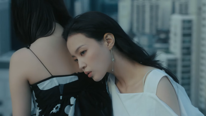 Lee Hi chính thức tái xuất với Holo: MV nặng tâm lý nhưng nhạc lại hao hao một bản hit đình đám của Meghan Trainor Ảnh 6