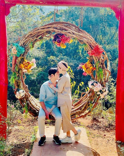 Sau nhiều năm lẻ bóng, hiện tại nữ ca sĩ gốc Hải Phòng đã tìm được bến đỗ hạnh phúc cho mình bên người chồng doanh nhân. 