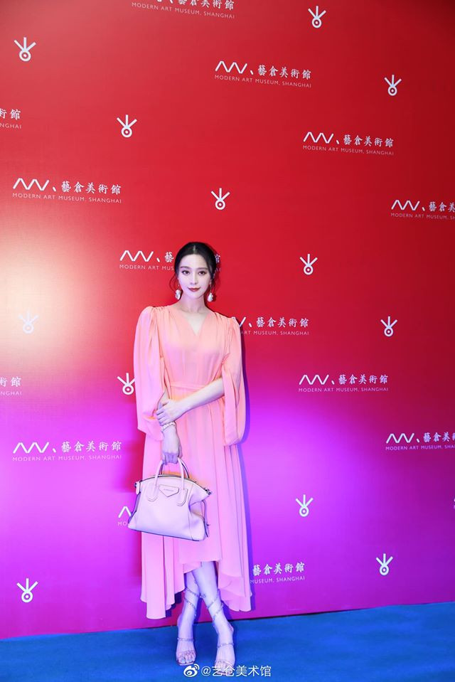 Phạm Băng Băng diện cây hàng hiệu hơn 1,5 tỷ đồng chỉ để dự triển lãm nghệ thuật Ảnh 3