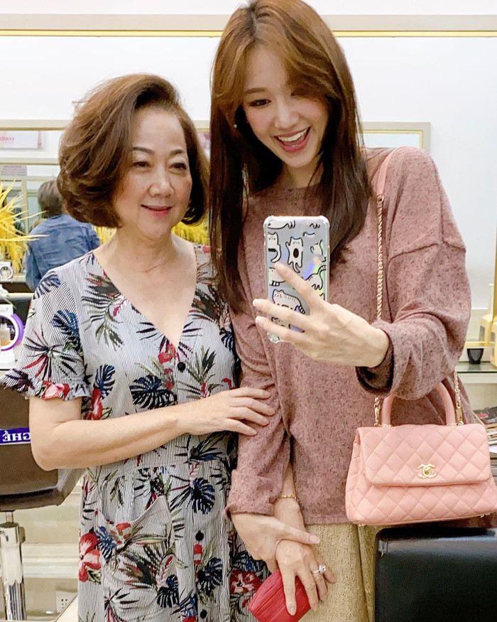 Nữ ca sĩ cho biết, hai mẹ con vừa đi làm đẹp cùng với nhau