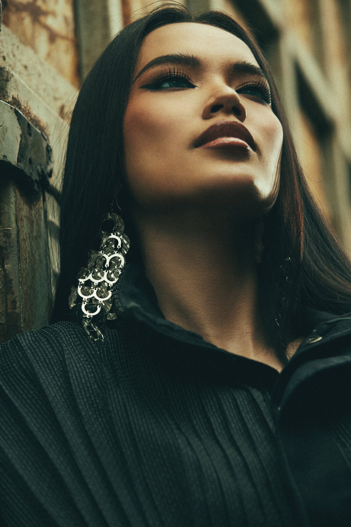 Hoàng Phương khoe đôi chân dài miên man với sắc đen bí ẩn, tấn công đường đua mỹ nhân Ảnh 12