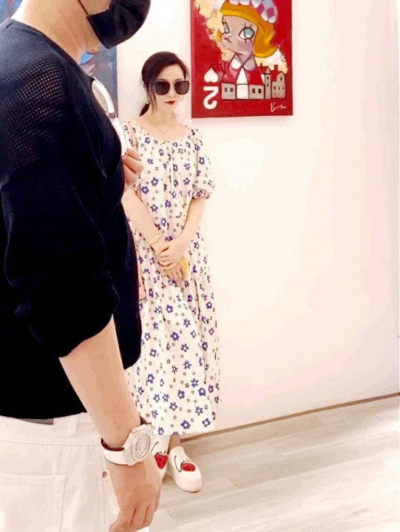 Vào ngày 19/7 vừa qua, Phạm Băng Băng cùng mẹ xuất hiện tại một bảo tàng nghệ thuật.