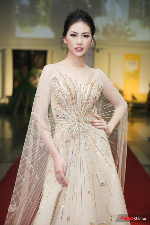 giải Vàng Siêu mẫu Việt Nam 2018 còn đảm nhận vị trí vedette của NTK Lê Thanh Hòa.