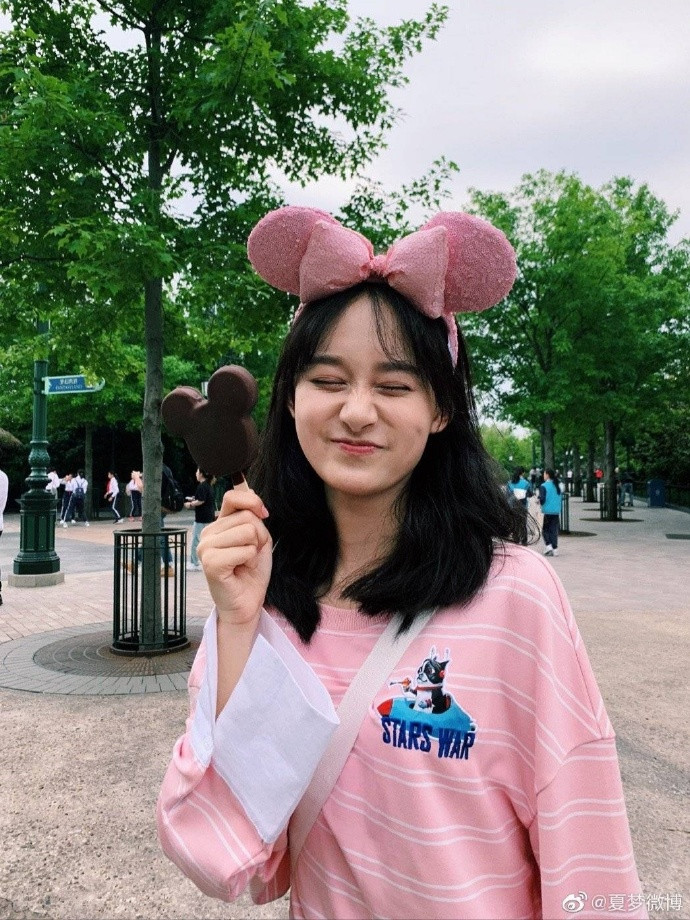 Vẻ đẹp đáng yêu, trong sáng của Hạ Mộng.