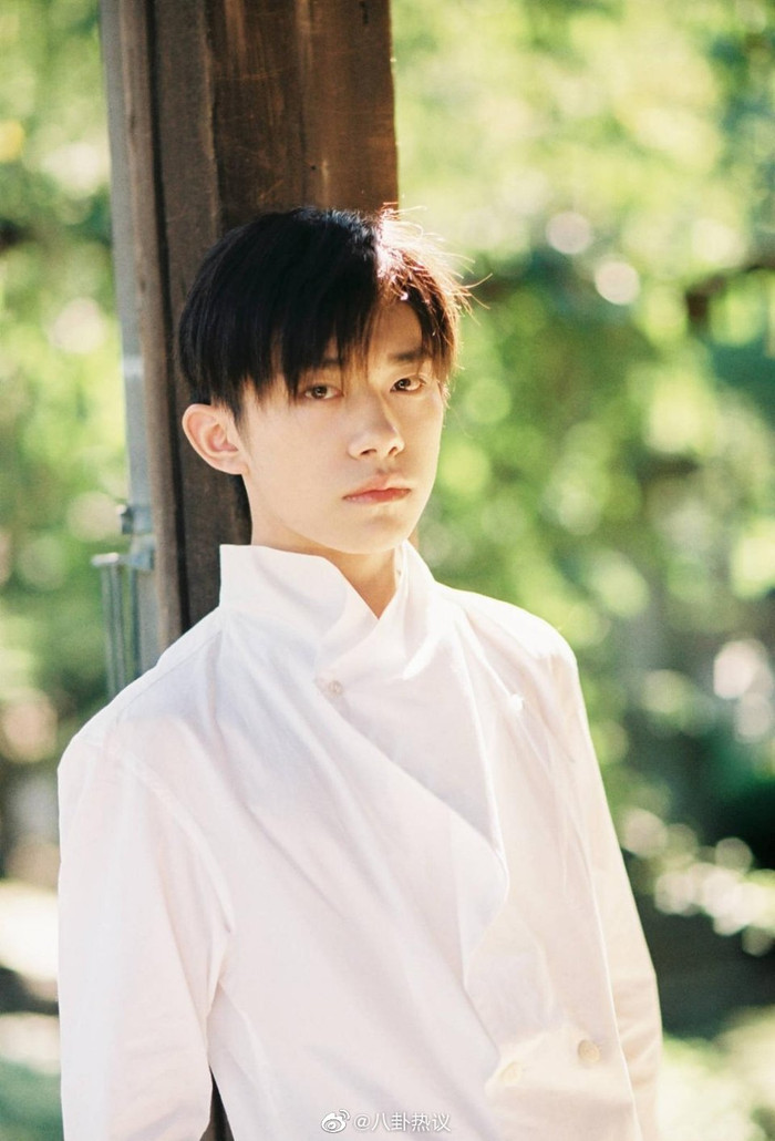 Dịch Dương Thiên Tỉ.