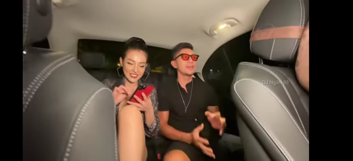 Cặp đôi vui vè bình luận về tấm hình 'khoe mông' phản cảm