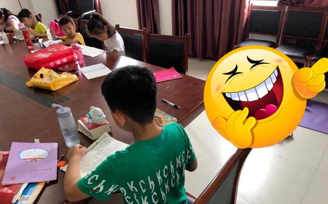 Trong khi cả lớp đang say sưa làm bài, cô bé có hành động bất ngờ khiến CĐM cười ngất Ảnh 2