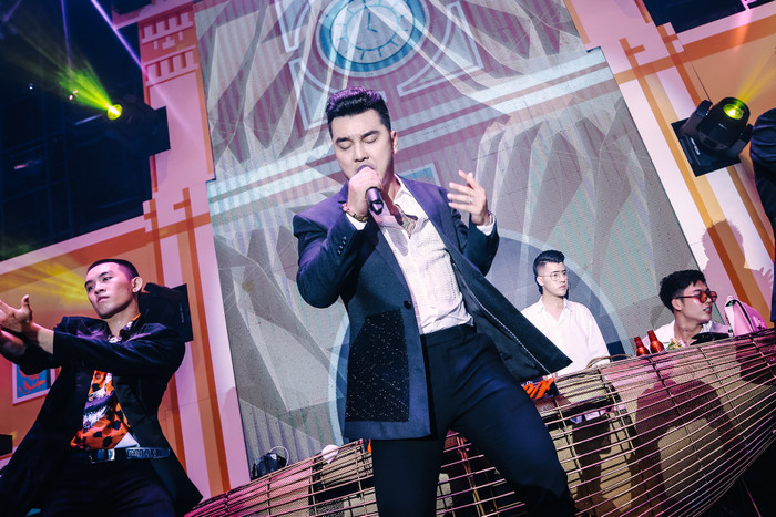 Sau tuyên bố ngưng ca hát, Tuấn Hưng vẫn trình diễn hết mình trong đêm nhạc có Ưng Hoàng Phúc, Phạm Quỳnh Anh Ảnh 8