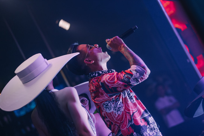 Sau tuyên bố ngưng ca hát, Tuấn Hưng vẫn trình diễn hết mình trong đêm nhạc có Ưng Hoàng Phúc, Phạm Quỳnh Anh Ảnh 3