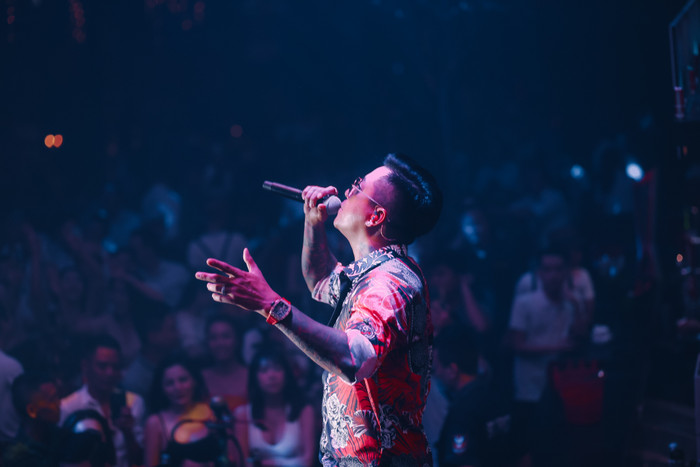 Sau tuyên bố ngưng ca hát, Tuấn Hưng vẫn trình diễn hết mình trong đêm nhạc có Ưng Hoàng Phúc, Phạm Quỳnh Anh Ảnh 5