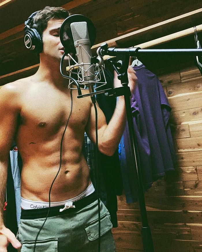 Nhận tin Demi Lovato 'túm váy' theo chồng, nhìn qua chú rể fan 'hứa' không nhìn vào cơ bụng 6 múi Ảnh 6