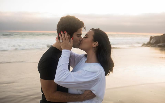 Nhận tin Demi Lovato 'túm váy' theo chồng, nhìn qua chú rể fan 'hứa' không nhìn vào cơ bụng 6 múi Ảnh 2