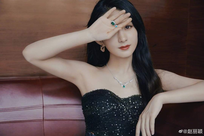 Triệu Lệ Dĩnh dự sự kiện của DIOR vào 24/7: Như chú mèo đen xinh đẹp, quí phái, ai còn dám chê cô 