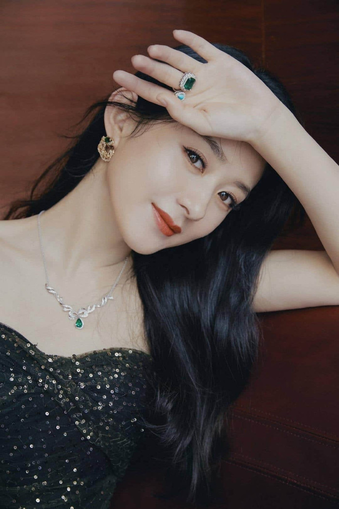 Triệu Lệ Dĩnh dự sự kiện của DIOR vào 24/7: Như chú mèo đen xinh đẹp, quí phái, ai còn dám chê cô 