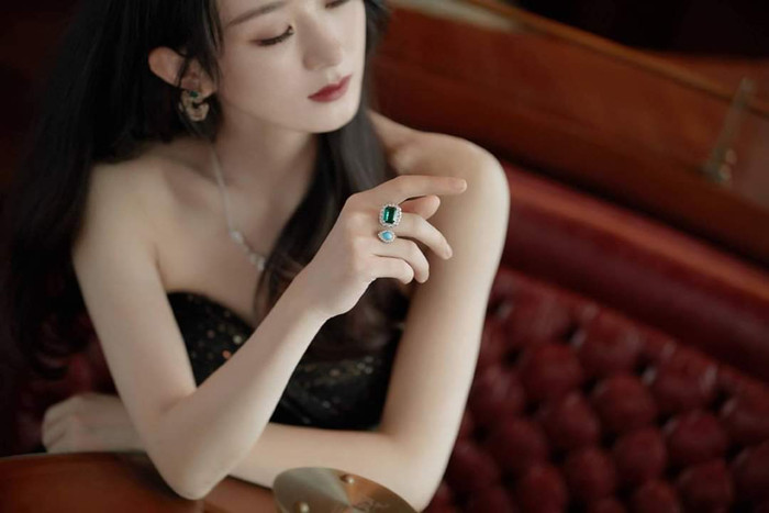 Triệu Lệ Dĩnh dự sự kiện của DIOR vào 24/7: Như chú mèo đen xinh đẹp, quí phái, ai còn dám chê cô 