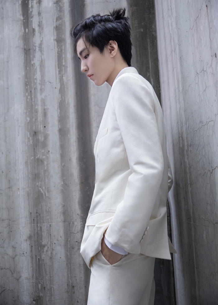 Vương Tuấn Khải trong sự kiện của DIOR tối 24/7: Pha trộn giữa lịch thiệp và nổi loạn Ảnh 6