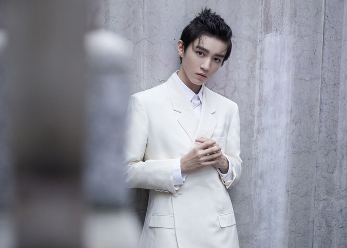 Vương Tuấn Khải trong sự kiện của DIOR tối 24/7: Pha trộn giữa lịch thiệp và nổi loạn Ảnh 10