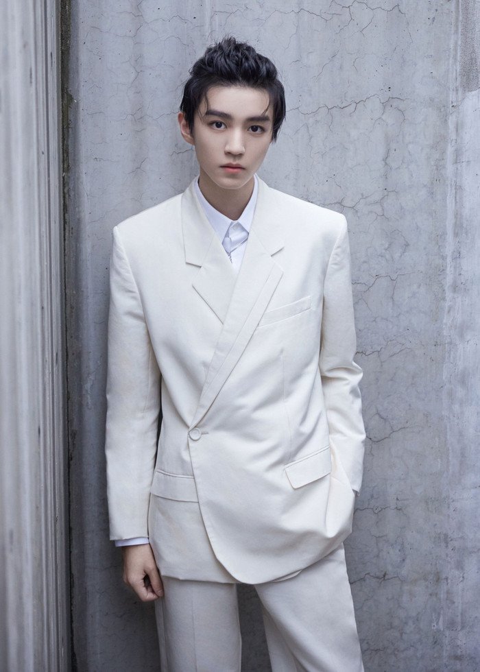 Vương Tuấn Khải trong sự kiện của DIOR tối 24/7: Pha trộn giữa lịch thiệp và nổi loạn Ảnh 3