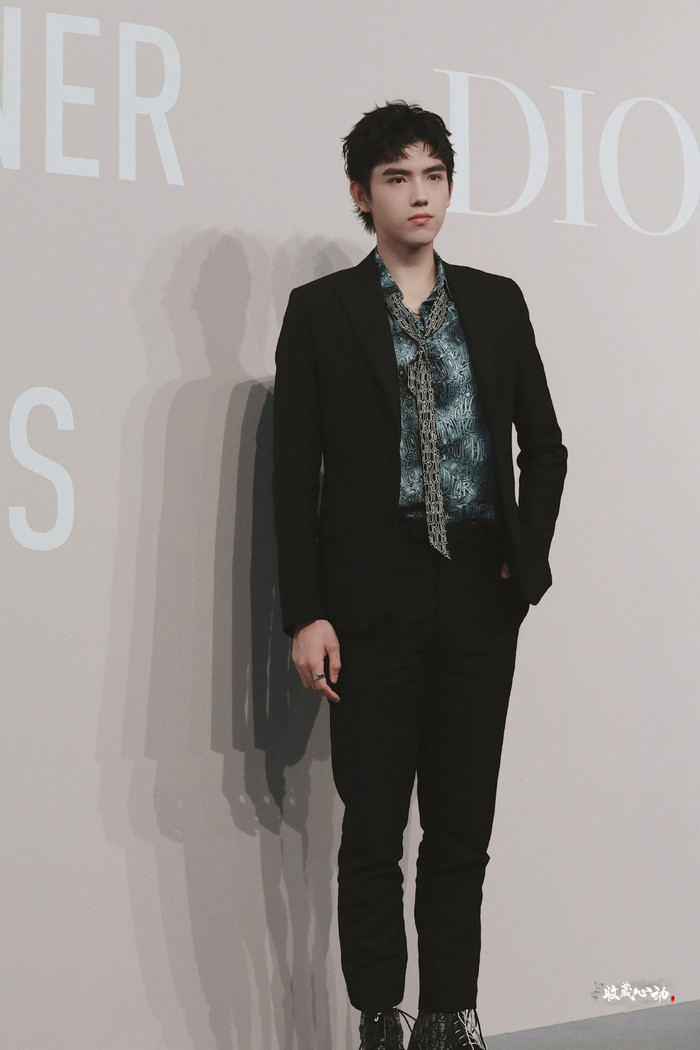 Đêm hội Dior 2020: Vương Tuấn Khải tựa hoàng tử, Triệu Lệ Dĩnh - Angela Baby đẹp áp đảo Ngô Cẩn Ngôn Ảnh 30