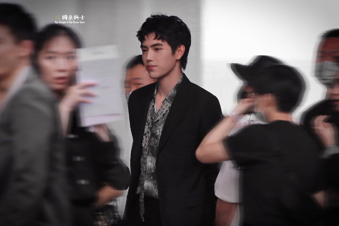 Đêm hội Dior 2020: Vương Tuấn Khải tựa hoàng tử, Triệu Lệ Dĩnh - Angela Baby đẹp áp đảo Ngô Cẩn Ngôn Ảnh 24