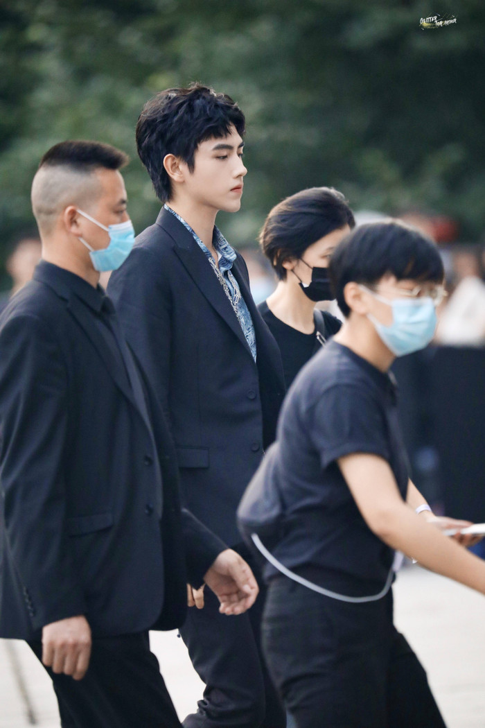 Đêm hội Dior 2020: Vương Tuấn Khải tựa hoàng tử, Triệu Lệ Dĩnh - Angela Baby đẹp áp đảo Ngô Cẩn Ngôn Ảnh 29