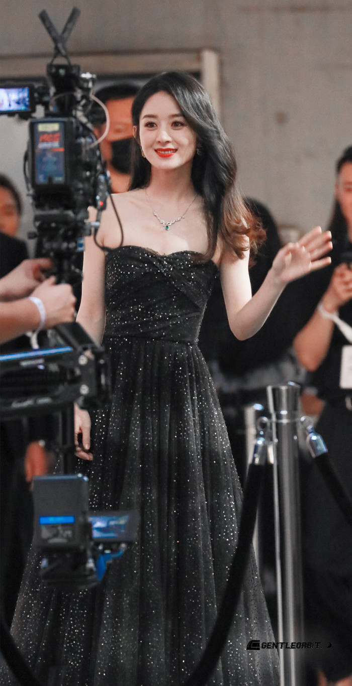 Đêm hội Dior 2020: Vương Tuấn Khải tựa hoàng tử, Triệu Lệ Dĩnh - Angela Baby đẹp áp đảo Ngô Cẩn Ngôn Ảnh 58