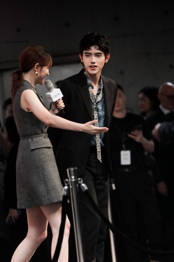 Đêm hội Dior 2020: Vương Tuấn Khải tựa hoàng tử, Triệu Lệ Dĩnh - Angela Baby đẹp áp đảo Ngô Cẩn Ngôn Ảnh 20