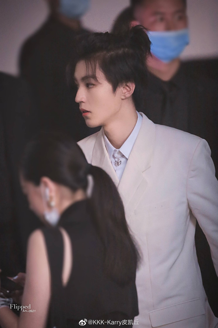 Đêm hội Dior 2020: Vương Tuấn Khải tựa hoàng tử, Triệu Lệ Dĩnh - Angela Baby đẹp áp đảo Ngô Cẩn Ngôn Ảnh 7