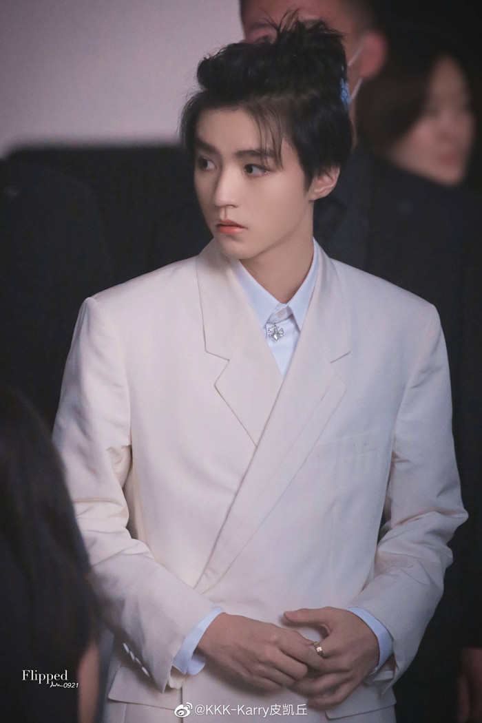 Đêm hội Dior 2020: Vương Tuấn Khải tựa hoàng tử, Triệu Lệ Dĩnh - Angela Baby đẹp áp đảo Ngô Cẩn Ngôn Ảnh 9