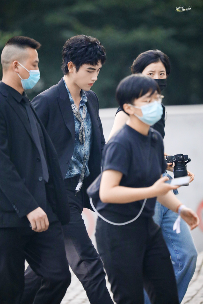 Đêm hội Dior 2020: Vương Tuấn Khải tựa hoàng tử, Triệu Lệ Dĩnh - Angela Baby đẹp áp đảo Ngô Cẩn Ngôn Ảnh 26