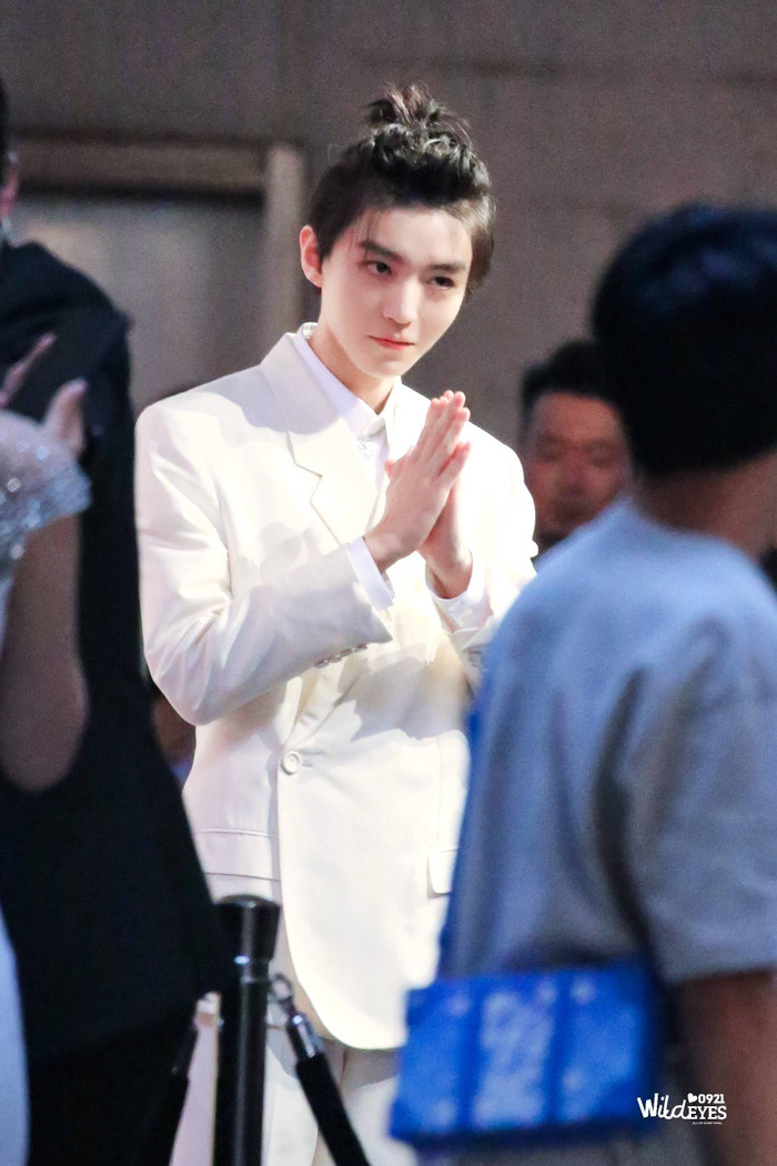 Đêm hội Dior 2020: Vương Tuấn Khải tựa hoàng tử, Triệu Lệ Dĩnh - Angela Baby đẹp áp đảo Ngô Cẩn Ngôn Ảnh 10