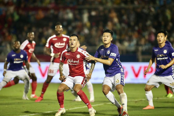 TPHCM thua thảm trước Hà Nội FC vì sự non nớt trong cách chơi.