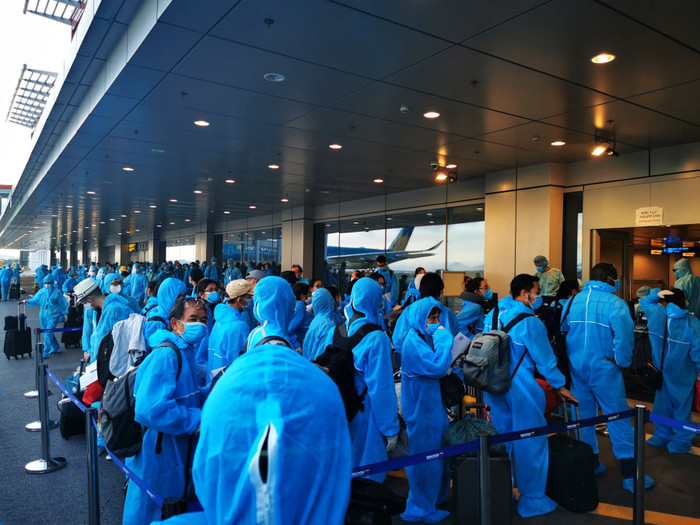 Chuyên gia nước ngoài phải được xét nghiệm SARS-CoV-2 trước khi nhập cảnh vào Việt Nam.