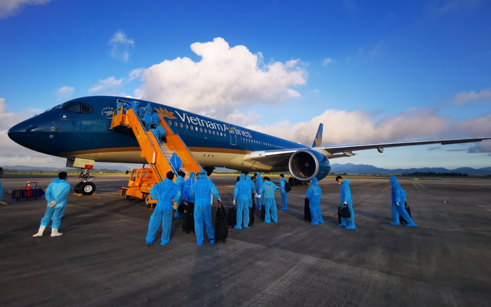 Chuyên gia nước ngoài phải được xét nghiệm SARS-CoV-2 trước khi nhập cảnh vào Việt Nam Ảnh 2