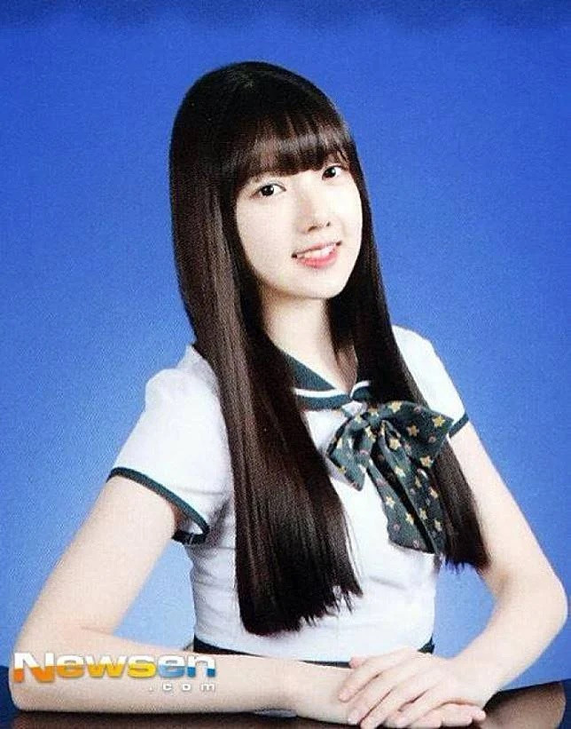 Nhan sắc tự nhiên 'không dao kéo' qua loạt ảnh tốt nghiệp của các nữ thần K-Pop Ảnh 19