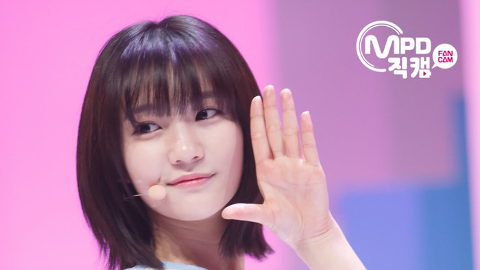 Nhan sắc tự nhiên 'không dao kéo' qua loạt ảnh tốt nghiệp của các nữ thần K-Pop Ảnh 8