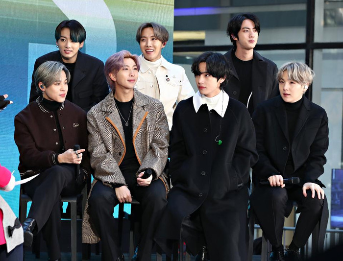 BTS vẫn bất bại tại BXH thương hiệu.