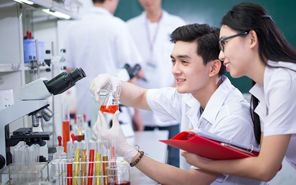 10 ngành học có thu nhập cao, dễ tìm việc đối với sinh viên mới ra trường Ảnh 2