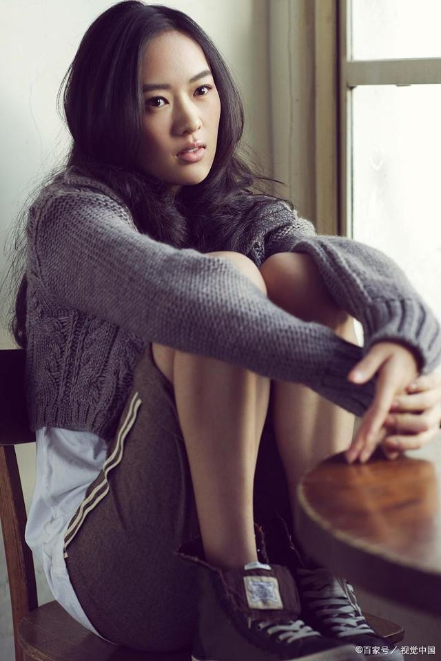 Đồng Dao trong '30 chưa phải là hết' là ai mà được mệnh danh là 'tiểu Chương Tử Di'? Ảnh 3