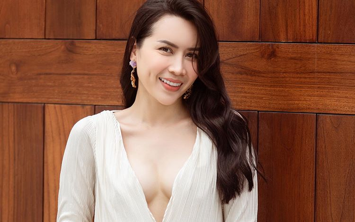 Lưu Hương Giang khoe khéo vòng một hút mắt với layout 'sương sương' Ảnh 2