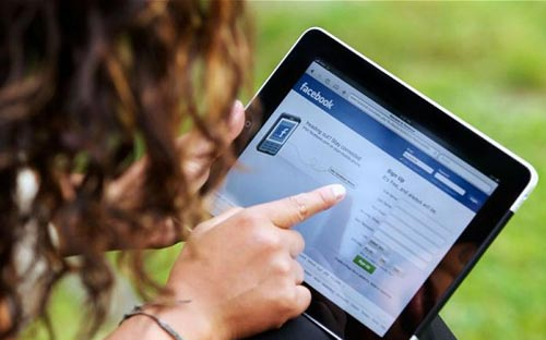 Tức giận vì bị chia tay, nam thanh niên lập tài khoản Facebook ảo gửi ảnh 'nóng' cho cả gia đình bạn gái Ảnh 2