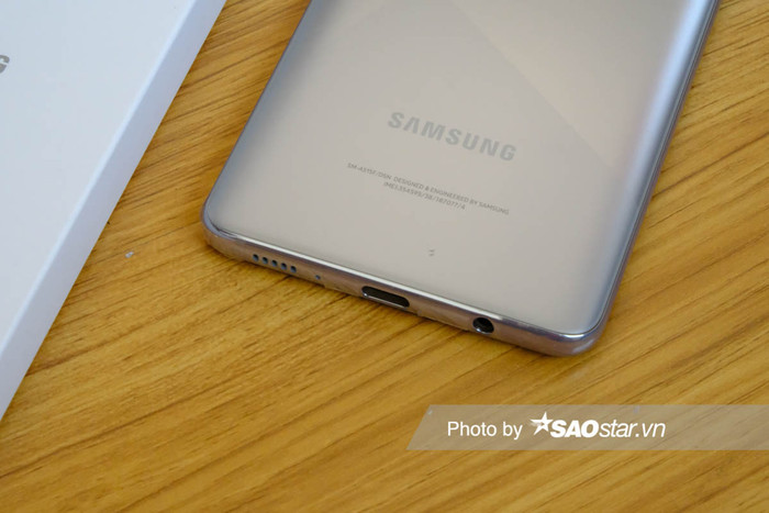 Một số thông số khác trên chiếc điện thoại này bao gồm Exynos 9611, RAM 6 GB và bộ nhớ trong 128 GB. Bên cạnh đó, A51 còn có thêm một phiên bản có thêm 8 GB RAM.