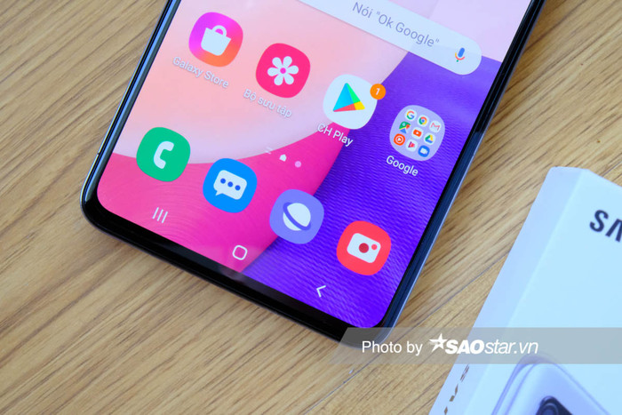 Samsung Galaxy A51 tích hợp dấu vân tay bên dưới màn hình.